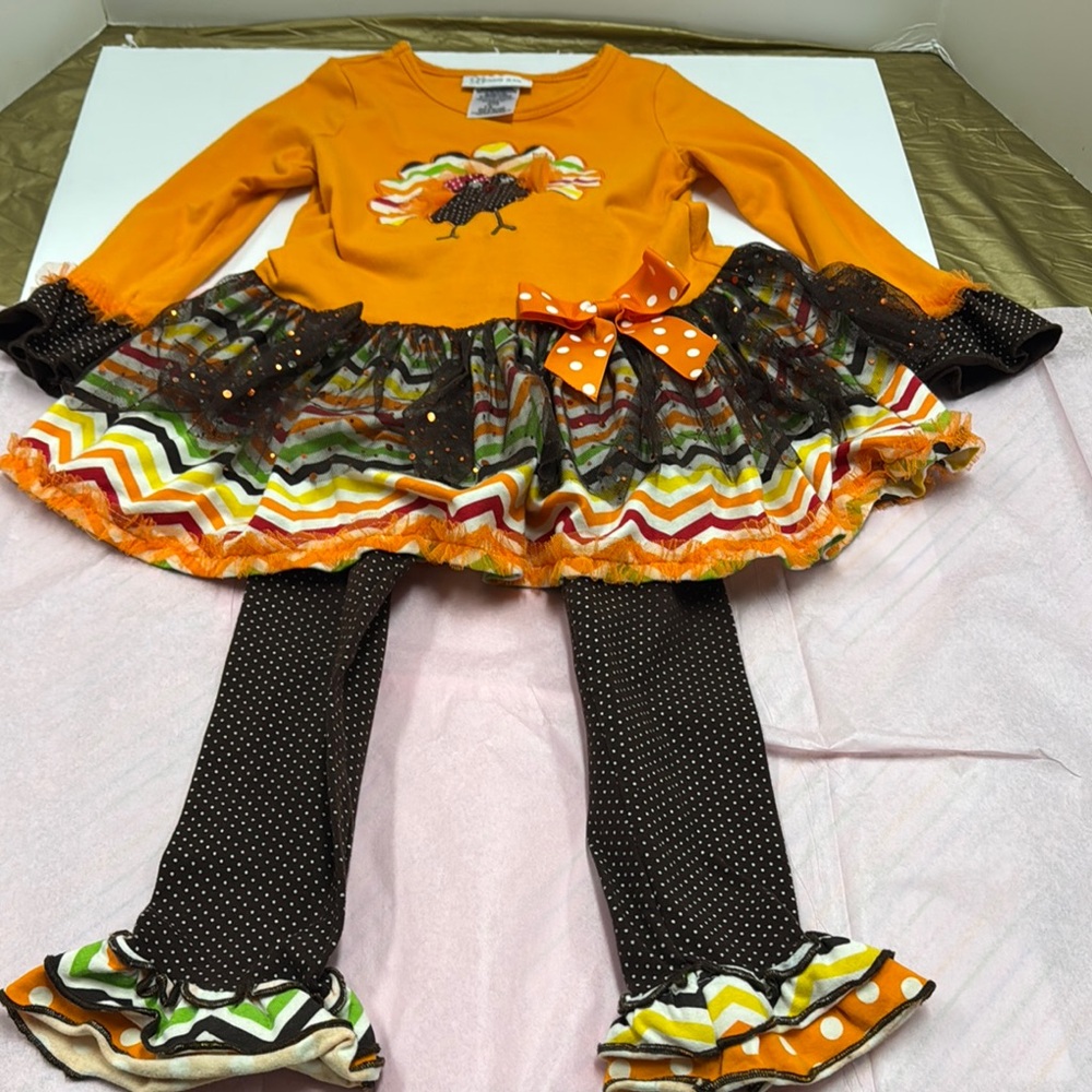 Festive Orange and Brown Thanksgiving outfit